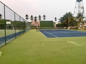 圣何塞港Casa villas del pacifico en puerto San José的网球场