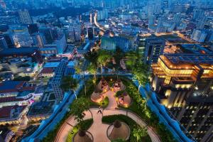 新加坡Andaz Singapore A Concept by Hyatt的夜晚城市的空中景观