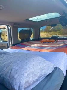 基黑Campervan/Maui hosted by Go Camp Maui的车后床