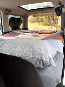 基黑Campervan/Maui hosted by Go Camp Maui的车后床