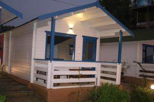 阿贡达Agonda island view的蓝色屋顶的白色小房子