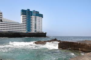 塔科龙特Mar y Sol 423的背景建筑的海景