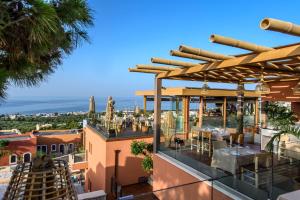 赫索尼索斯Esperides Resort Crete, The Authentic Experience的海景餐厅
