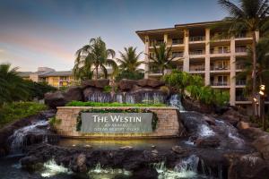 拉海纳The Westin Ka'anapali Ocean Resort Villas的享有西面椰岛度假spa的景致