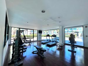 普吉镇The Pixels Cape Panwa Condo的大楼内带跑步机和健身器材的健身房