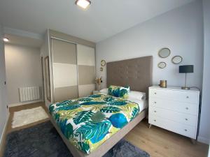 Apartamentos modernos Residencial el Pinar客房内的一张或多张床位