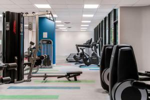 迈阿密喜来登迈阿密机场酒店及行政会议中心的健身房设有心肺功能训练器材和跑步机