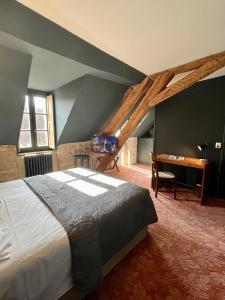 Hôtel Le France客房内的一张或多张床位