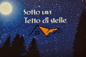 桑格罗堡Sotto un tetto di stelle (La tua Suite al centro)的夜空里说“ ⁇ ”的标语