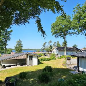 永比Nice holiday home in Tallbacken by Bolmen, Ljungby的庭院内的景色