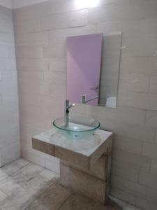 坦迪尔El parquecito的一间带水槽和镜子的浴室