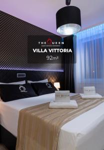 卢森堡VILLA VITTORIA的酒店客房,配有带两条毛巾的床