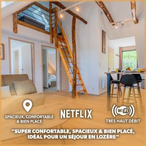 班纳萨克Le Point Sublime - Netflix/Wifi Fibre/Terrasse的房屋内带楼梯的客厅