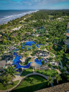 科曼达图巴岛Transamerica Comandatuba - All Inclusive Resort的享有度假村游泳池的空中景致