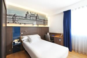 Eurostars Blue Coruña客房内的一张或多张床位