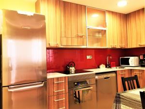 Lloret Paradise Apartments的厨房或小厨房
