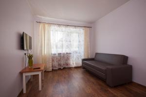 Kvartirov Apartment at K.Marksa的休息区