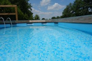 帕彭堡Karins Kotte的蓝色海水大型游泳池