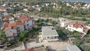 伊斯米亚The Byzantine Wall House的享有小镇的空中景致,设有房屋