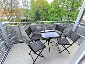 BohnApartments Deluxe-Zechen-House-Family - 2 Balkone - gratis Parkplätze - WLAN的阳台或露台