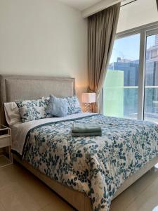 Athesa Apartments Downtown Dubai Business Bay客房内的一张或多张床位