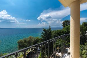 茨里克韦尼察Villa Mare Crikvenica的海景阳台。