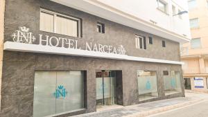 圣波拉HOTEL NARCEA的玛格丽塔酒店(margarita)位于大楼的一侧