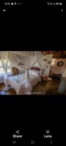 维兰库卢什卡萨卡巴纳海滩酒店的一张卧室的照片,卧室配有一张白色床单