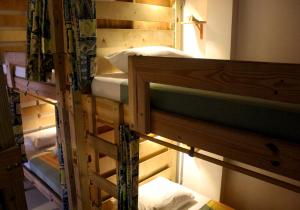Karibbik Haus Hostel客房内的一张或多张双层床