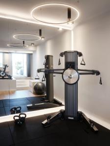 伊亚Hom Santorini的一间带跑步机的健身房
