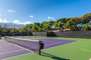 拉海纳The Whaler Resort的网球场,可供两人打网球