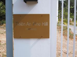 顺化Thien An Pine Hill Homestay Hue的 ⁇ 上读到松山的标志