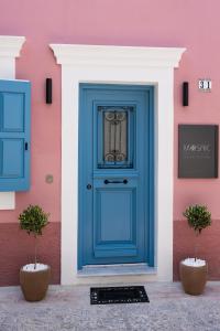 Mosaic Luxury Home的门面或入口