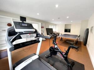 Cottage Retreat - Historic Cottage Home w Home Gym的健身中心和/或健身设施