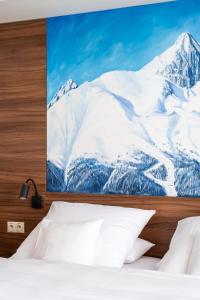 斯塔利斯莫克维克塔特拉司泊特匝姆帕膳食公寓的卧室享有雪覆盖的山脉美景