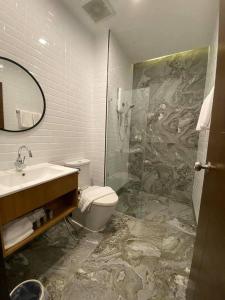 Clay Hotel Udonthani的一间浴室