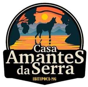 康塞高伊比蒂波卡Casa Amantes da Serra Ibitipoca - Satisfação Garantida的落日前的马徽