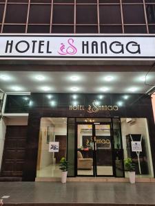 怡保Shangg INN的建筑前的酒店和图像标志