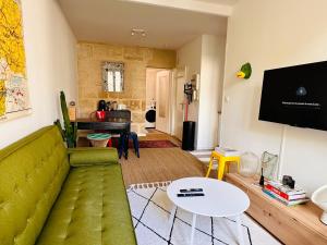 Appartement cosy, Duck, Secteur Boinot - wifi, netflix, prime vidéo的休息区