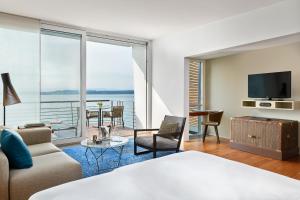 纳沙泰尔帕拉菲特酒店的酒店客房享有海景