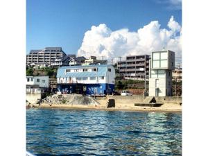 神户GuestHouse Geragera - Vacation STAY 95129v的水景城市景观和建筑