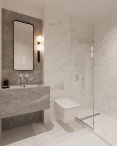 雅典Downtown Suites by Athens Tower Hotel的一间带水槽、卫生间和镜子的浴室
