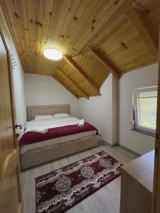 Guesthouse Gezim Selimaj客房内的一张或多张床位