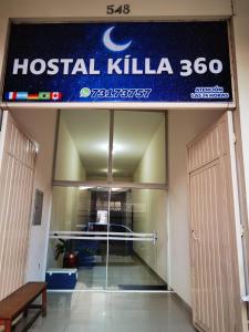 圣克鲁斯Hostal Killa360 Luna的门上方带有医院卡路卡标志的医院大厅