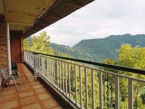 Nathia GaliPanorama Luxury House的山景阳台。