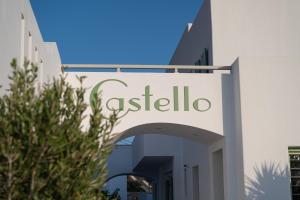 卡塔波拉Castello Amorgos Suites的用于卡塞利沃大楼的标志