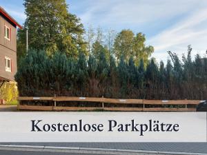 布劳恩拉格Natur Pur Ferienwohnung Silberteich im Erdgeschoss的读过kostelosarios parkride的标志