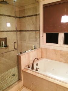 Luxury Home - Upper Toronto Beaches的一间浴室