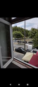 维亚纳堡Valentim House的停车场的窗户景