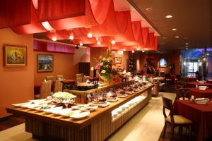 熊谷金大使熊谷酒店的餐厅的自助餐,包括食物